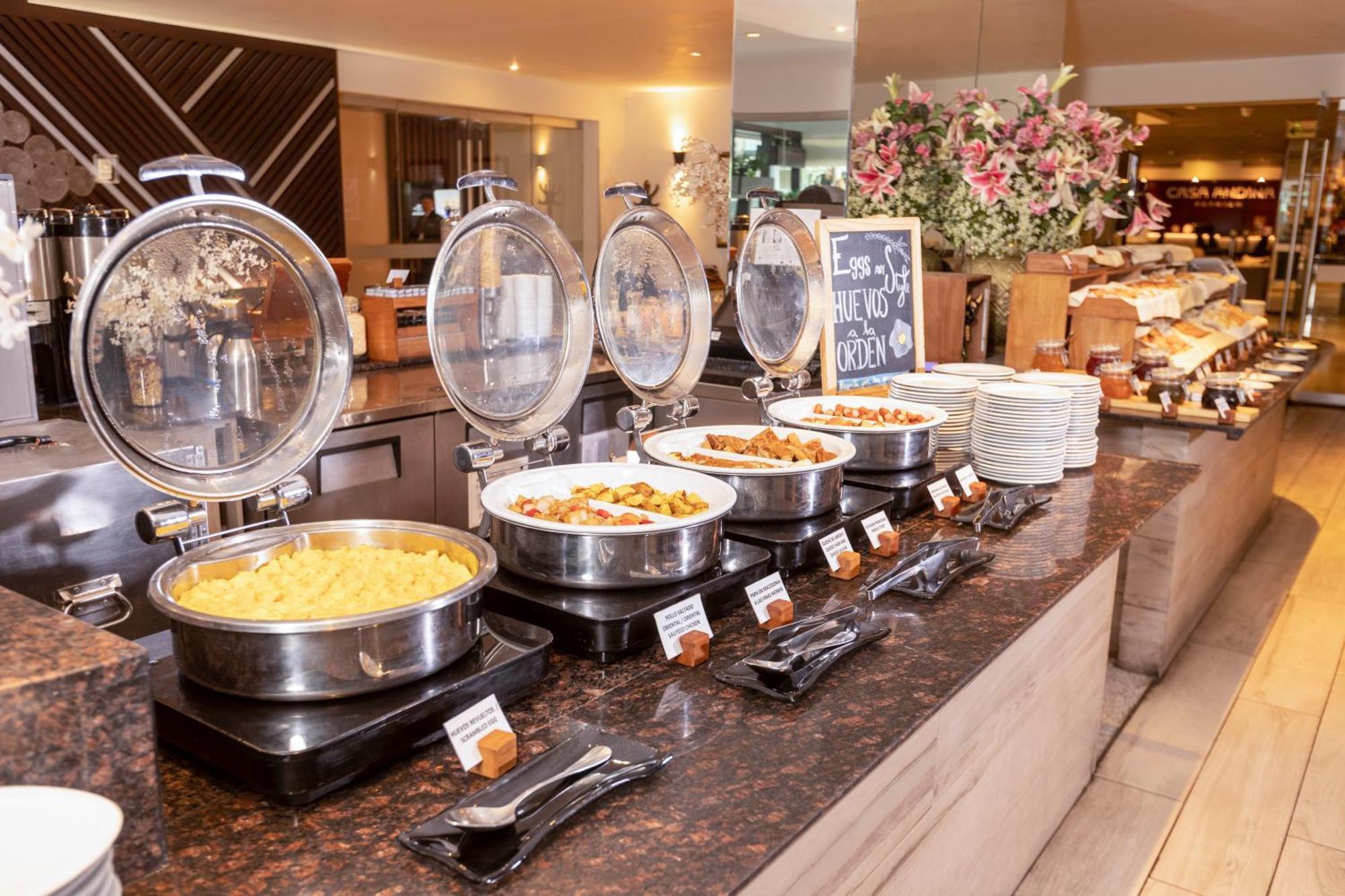 Casa Andina Premium Miraflores Лима Экстерьер фото A buffet at a hotel