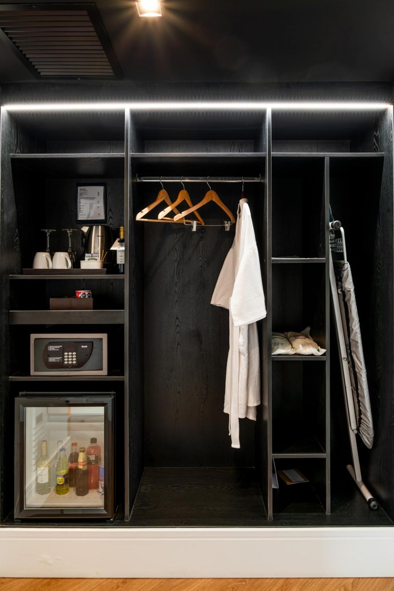 Casa Andina Premium Miraflores Лима Экстерьер фото A wardrobe