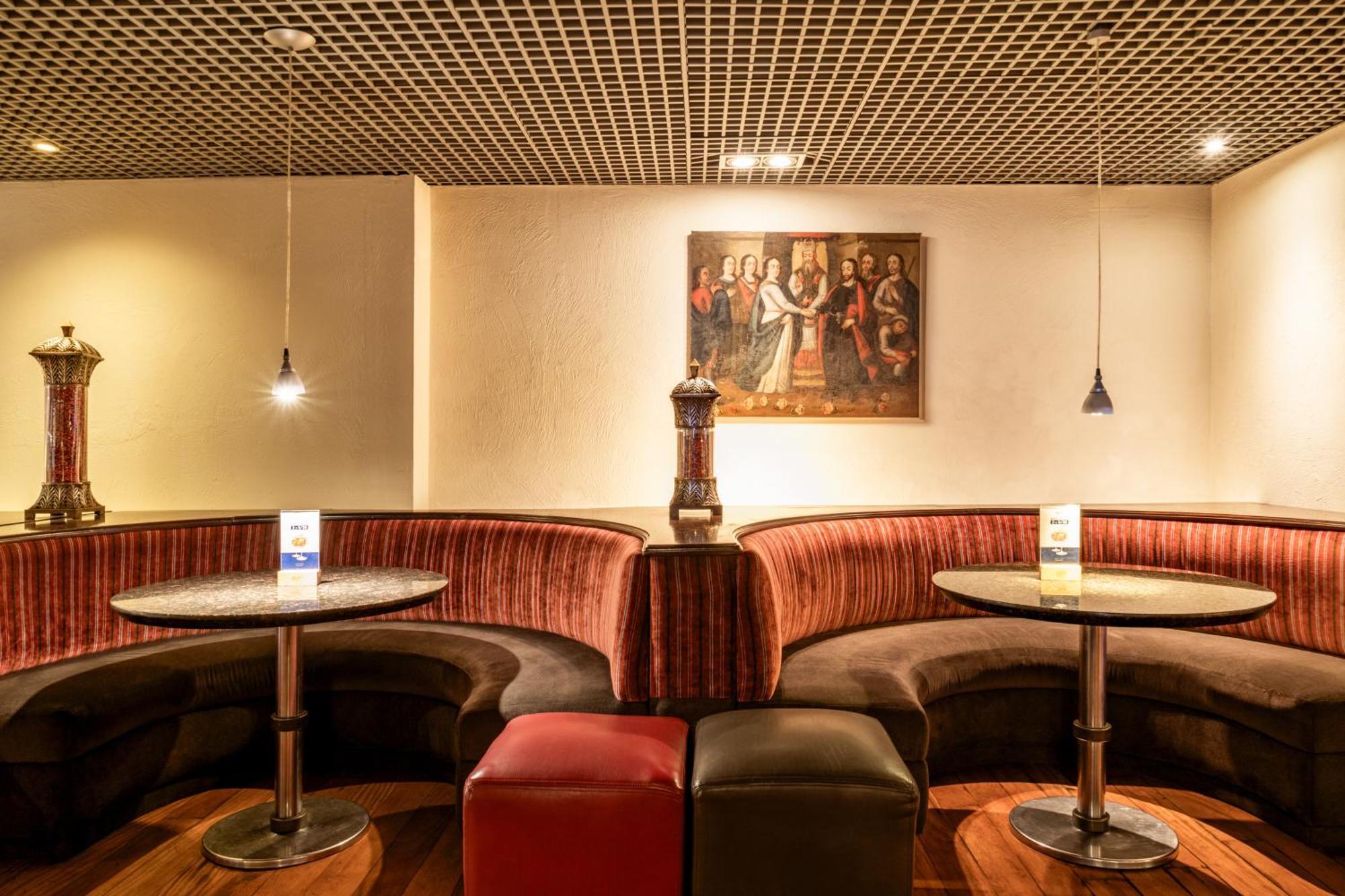 Casa Andina Premium Miraflores Лима Экстерьер фото Interior of a typical restaurant
