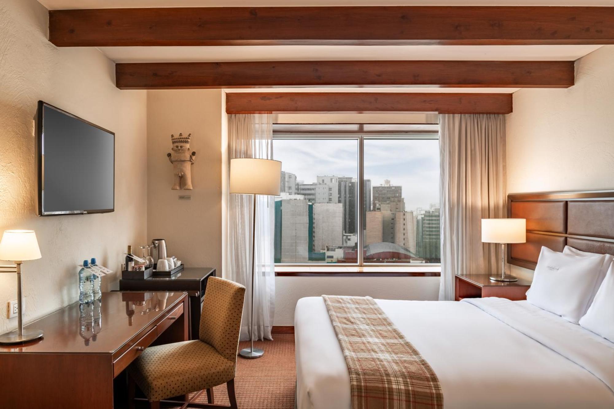 Casa Andina Premium Miraflores Лима Экстерьер фото A guest room at the InterContinental Santiago